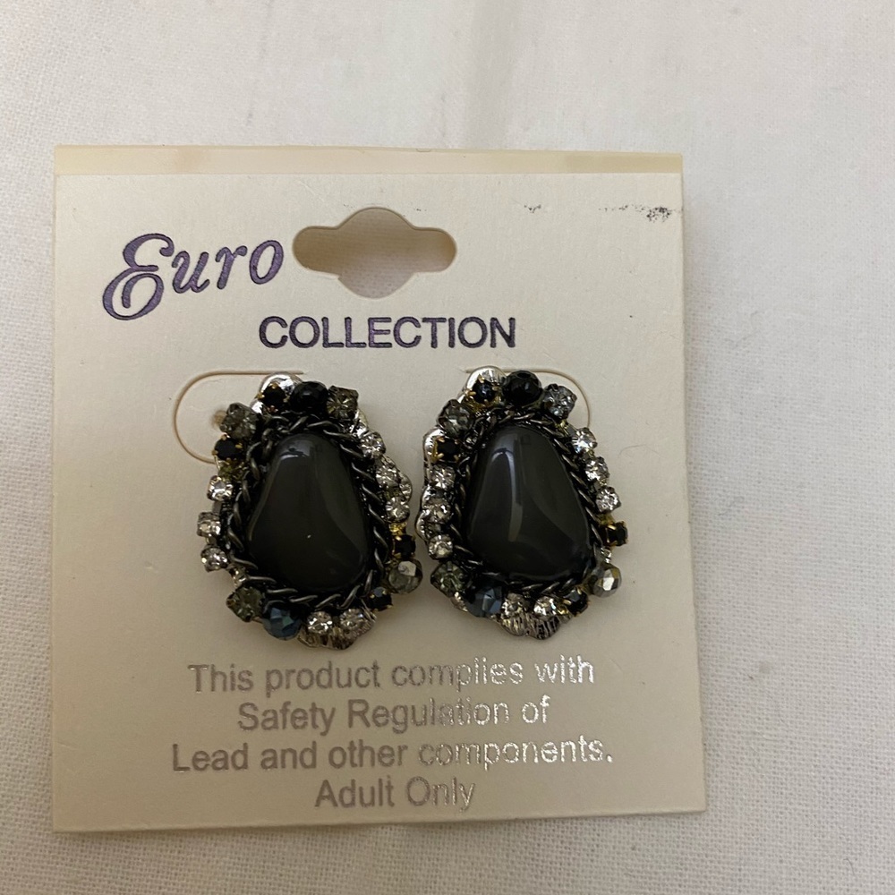 🔵4/$20 Fashion Pierced Post Earrings Gray Stone NIP